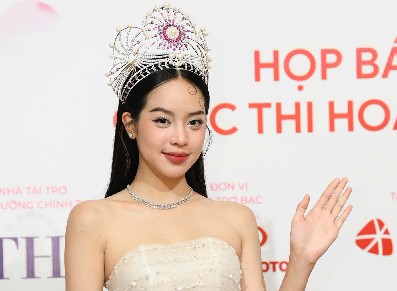 Hoa hậu Việt Nam 2022 Huỳnh Thị Thanh Thủy xuất hiện rạng rỡ.