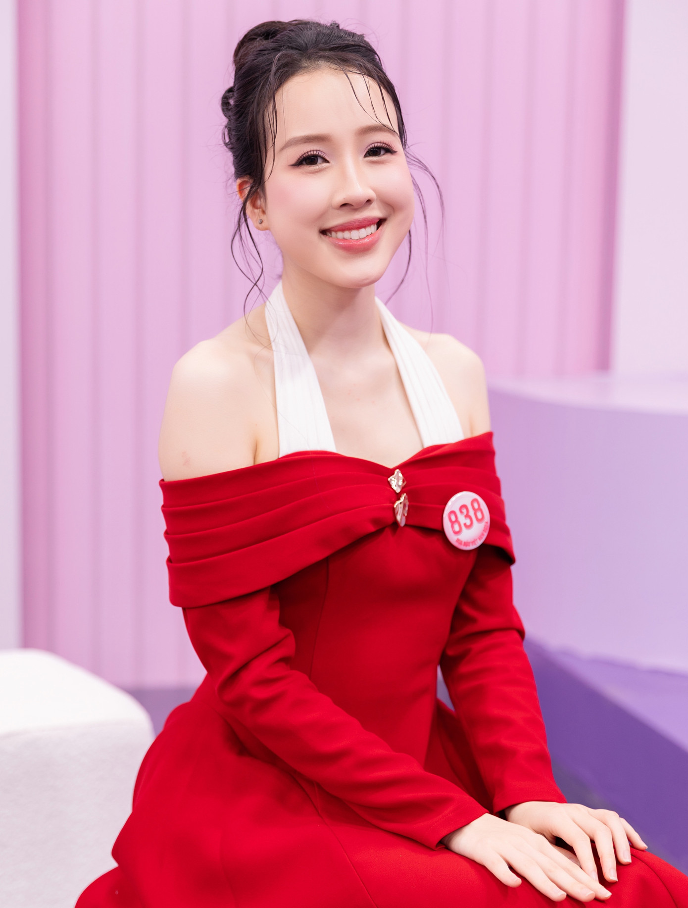 Thu Trang là sinh viên năng nổ tại Đại học RMIT. Cô tham gia một số dự án quảng bá cho hoạt động của trường, kết nối các sinh viên. Cô gái đến từ Cao Bằng cũng hỗ trợ thu thập những kiến nghị, đề xuất của sinh viên gửi tới các giảng viên và ban giám hiệu.