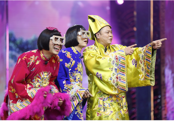 Táo Quân điểm lại những sự kiện, vấn đề nổi cộm của xã hội trong một năm. Táo Quân điểm lại những sự kiện, vấn đề nổi cộm của xã hội trong một năm.