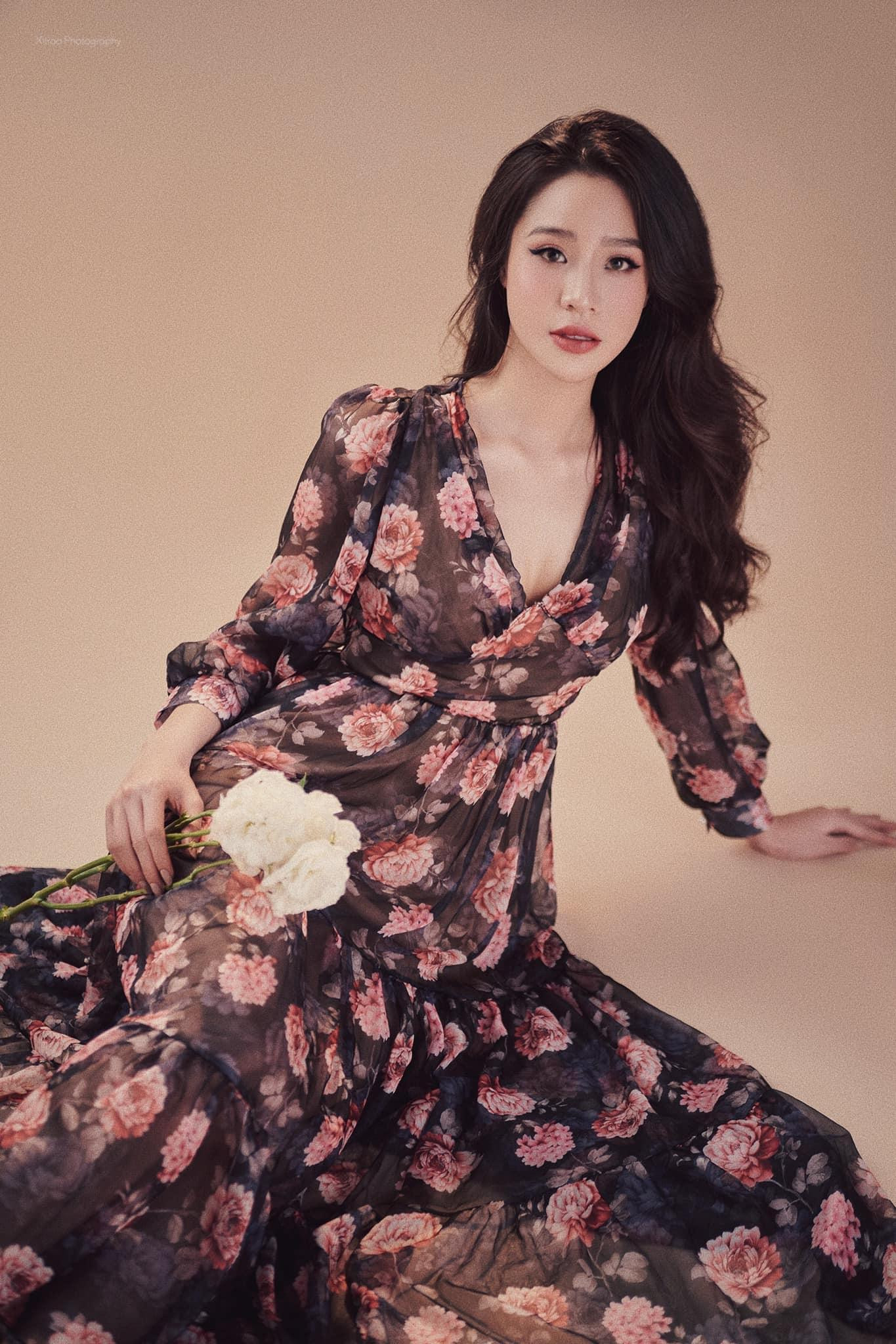 Nguyễn Hoàng Bảo Châu cao 1m73 và có số đo ba vòng lần lượt là 85-60-93 cm. Sở hữu nhan sắc, hình thể ấn tượng cũng như kinh nghiệm trình diễn trên sân khấu lớn, nữ MC trẻ của VTV còn là người mẫu ảnh cho nhiều nhãn hàng thời trang Nguyễn Hoàng Bảo Châu cao 1m73 và có số đo ba vòng lần lượt là 85-60-93 cm. Sở hữu nhan sắc, hình thể ấn tượng cũng như kinh nghiệm trình diễn trên sân khấu lớn, nữ MC trẻ của VTV còn là người mẫu ảnh cho nhiều nhãn hàng thời trang