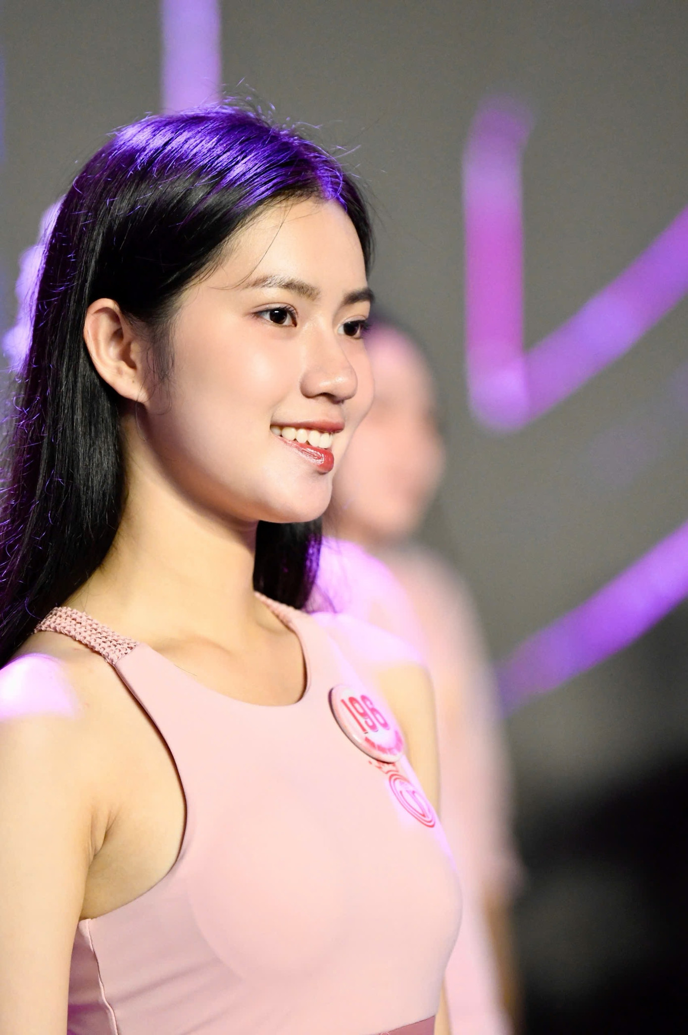 Trước đêm thi quan trọng, các cô gái không quên luyện tập để có thân hình đẹp. Nhiều thí sinh giảm cân bằng phương pháp an toàn, chú trọng cải thiện vóc dáng.