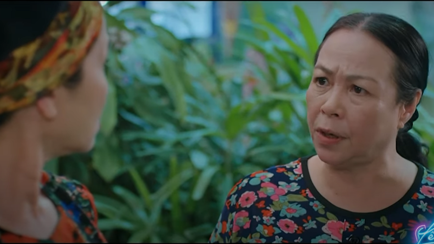 Bà Hiền gọi thông gia đến để "bắt" ai đó.