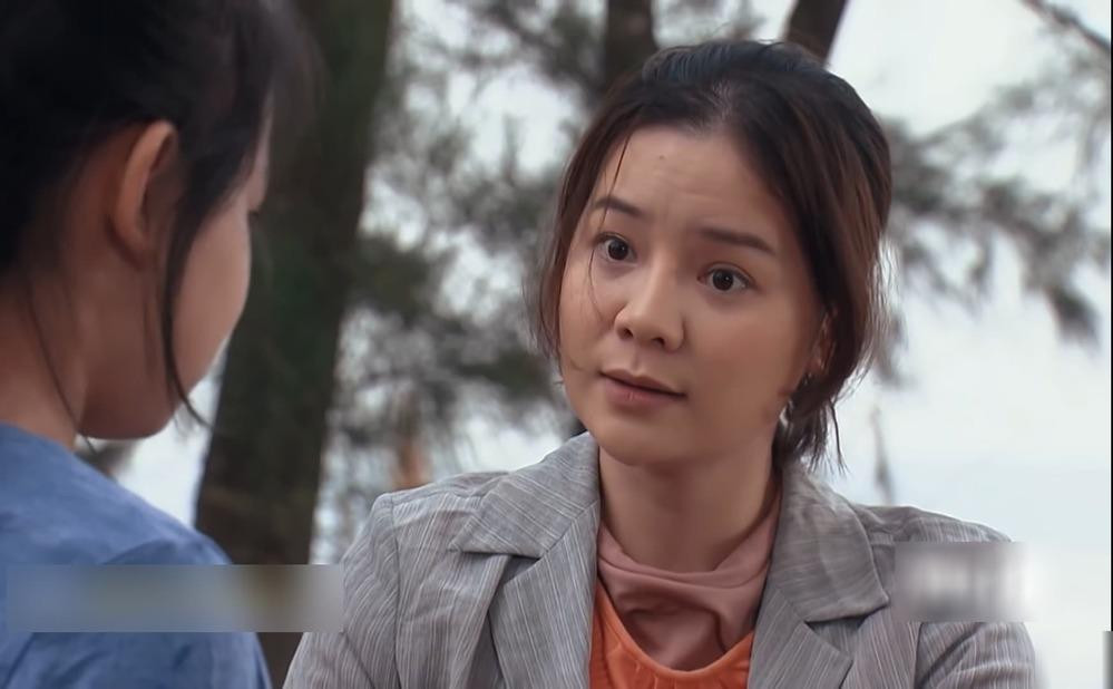 Vai bà Bích ngày trẻ của Linh Hương gây ấn tượng với khán giả. Vai bà Bích ngày trẻ của Linh Hương gây ấn tượng với khán giả.