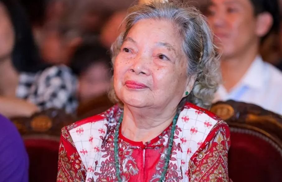 NSƯT Lê Mai từng công tác ở Đoàn kịch Hà Nội (nay là Nhà hát Kịch Hà Nội).