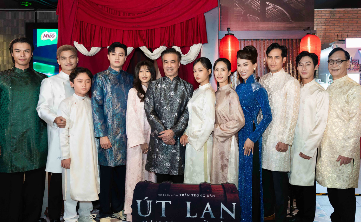 Đoàn làm phim Út Lan: Oán linh giữ của.