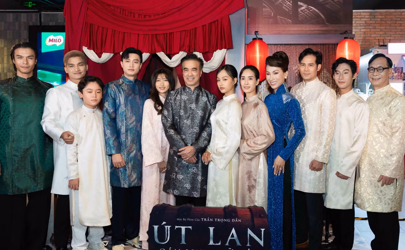 Đoàn làm phim Út Lan: Oán linh giữ của.