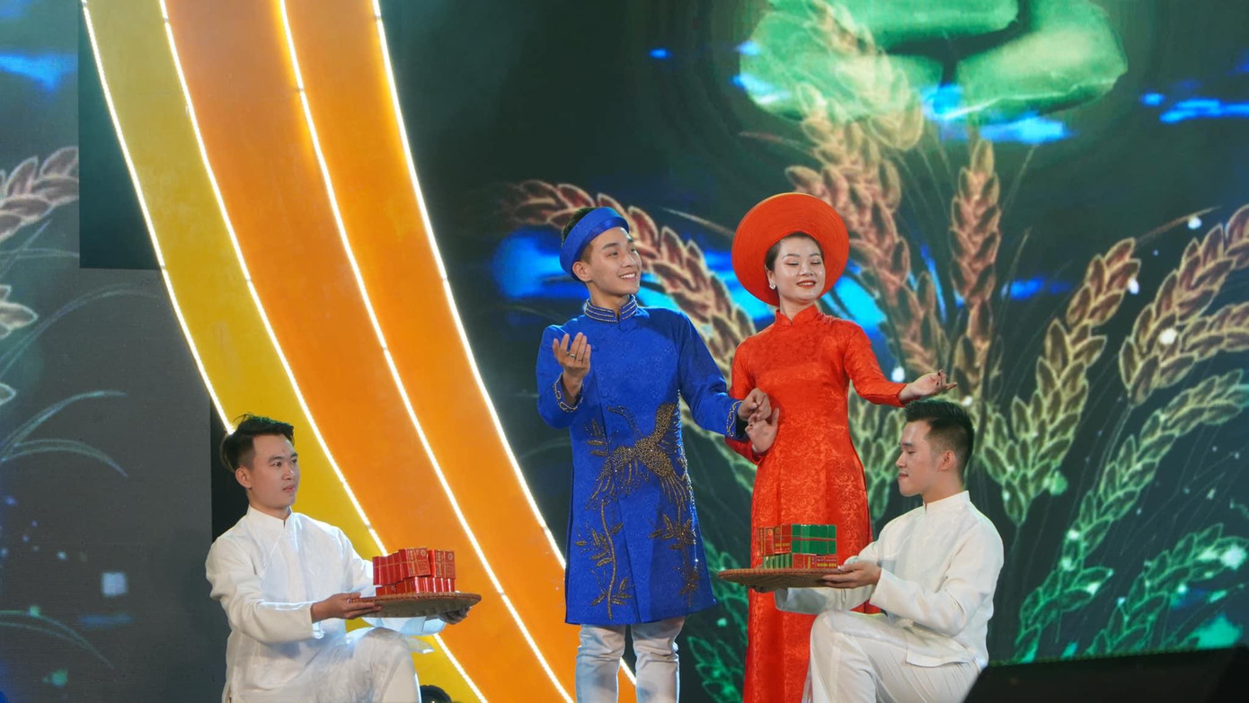 Anh Nguyễn Đức Tiến, Phó Bí thư Thường trực Thành Đoàn, Chủ tịch Hội LHTN TP Hà Nội chia sẻ, chương trình “Tinh hoa Việt Nam” là dịp để vinh danh nét đặc trưng trong văn hóa ẩm thực truyền thống của Việt Nam, đặc biệt là ẩm thực gắn với đám cưới truyền thống của người Việt. Đồng thời, đây cũng là hoạt động ý nghĩa của tuổi trẻ Thủ đô tổng kết hành trình 10 năm tham gia thực hiện Chỉ thị số 11 của Thành ủy Hà Nội về “Tiếp tục thực hiện nếp sống văn minh trong việc cưới trên địa bàn Thành phố Hà Nội”.