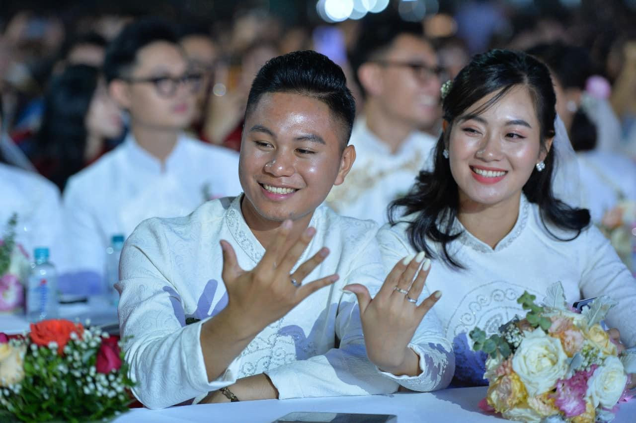 Thành Đoàn Hà Nội bắt đầu nhận đơn đăng ký của các bạn trẻ từ giữa tháng 9. Để được lựa chọn, các đôi phải là đoàn viên, thanh niên sinh hoạt Đoàn tại địa phương, cơ quan, đơn vị; có thể đã đăng ký kết hôn tuy nhiên chưa tổ chức được lễ cưới do ảnh hưởng bởi COVID-19.