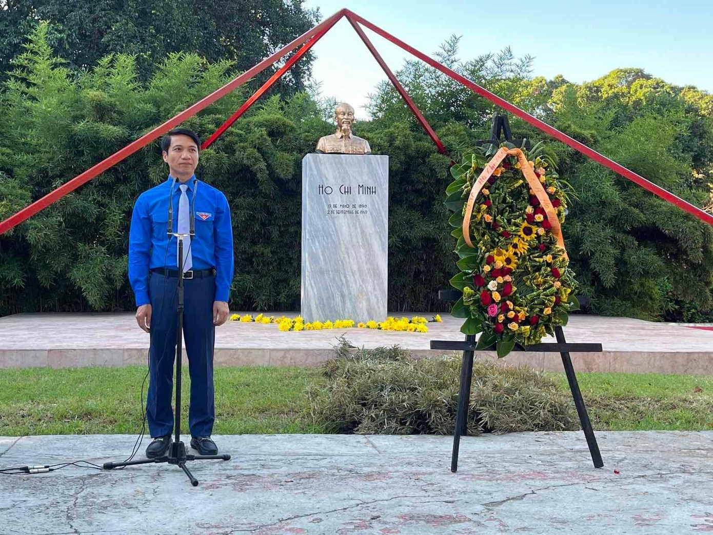 Bí thư thường trực T.Ư Đoàn Nguyễn Ngọc Lương phát biểu tại lễ dâng hoa Tượng đài Chủ tịch Hồ Chí Minh ở Cuba. Ảnh: Song Thưa Bí thư thường trực T.Ư Đoàn Nguyễn Ngọc Lương phát biểu tại lễ dâng hoa Tượng đài Chủ tịch Hồ Chí Minh ở Cuba. Ảnh: Song Thưa