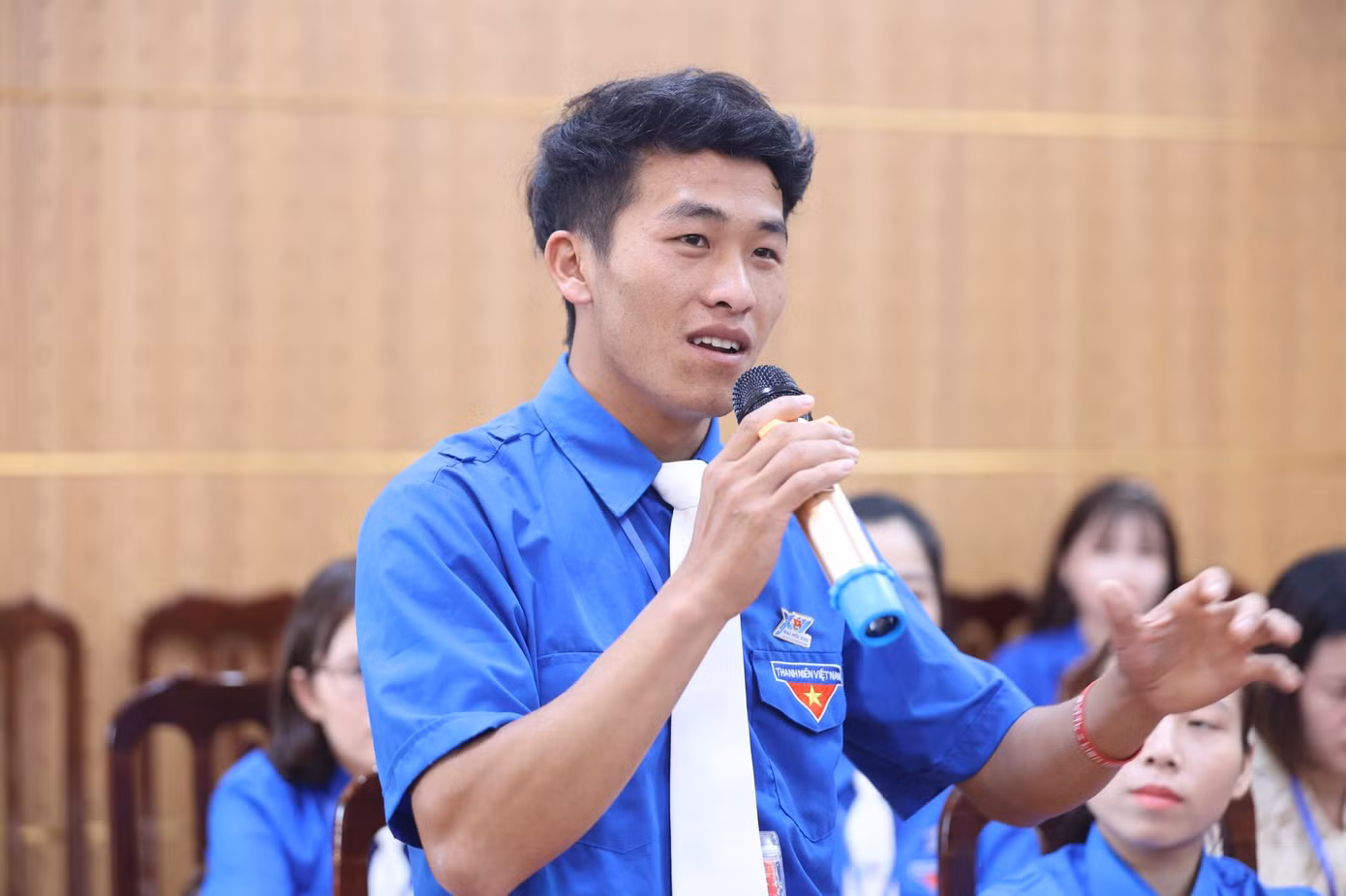 Anh Giàng A La chia sẻ câu chuyện khởi nghiệp của mình. Ảnh: Như Ý Anh Giàng A La chia sẻ câu chuyện khởi nghiệp của mình. Ảnh: Như Ý