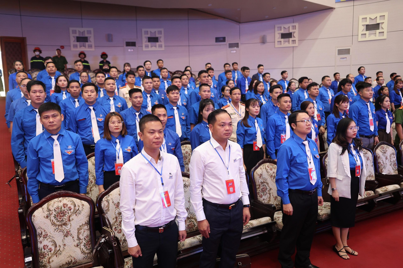 Các đại biểu làm lễ chào cờ tại phiên khai mạc. Ảnh: Như Ý Các đại biểu làm lễ chào cờ tại phiên khai mạc. Ảnh: Như Ý