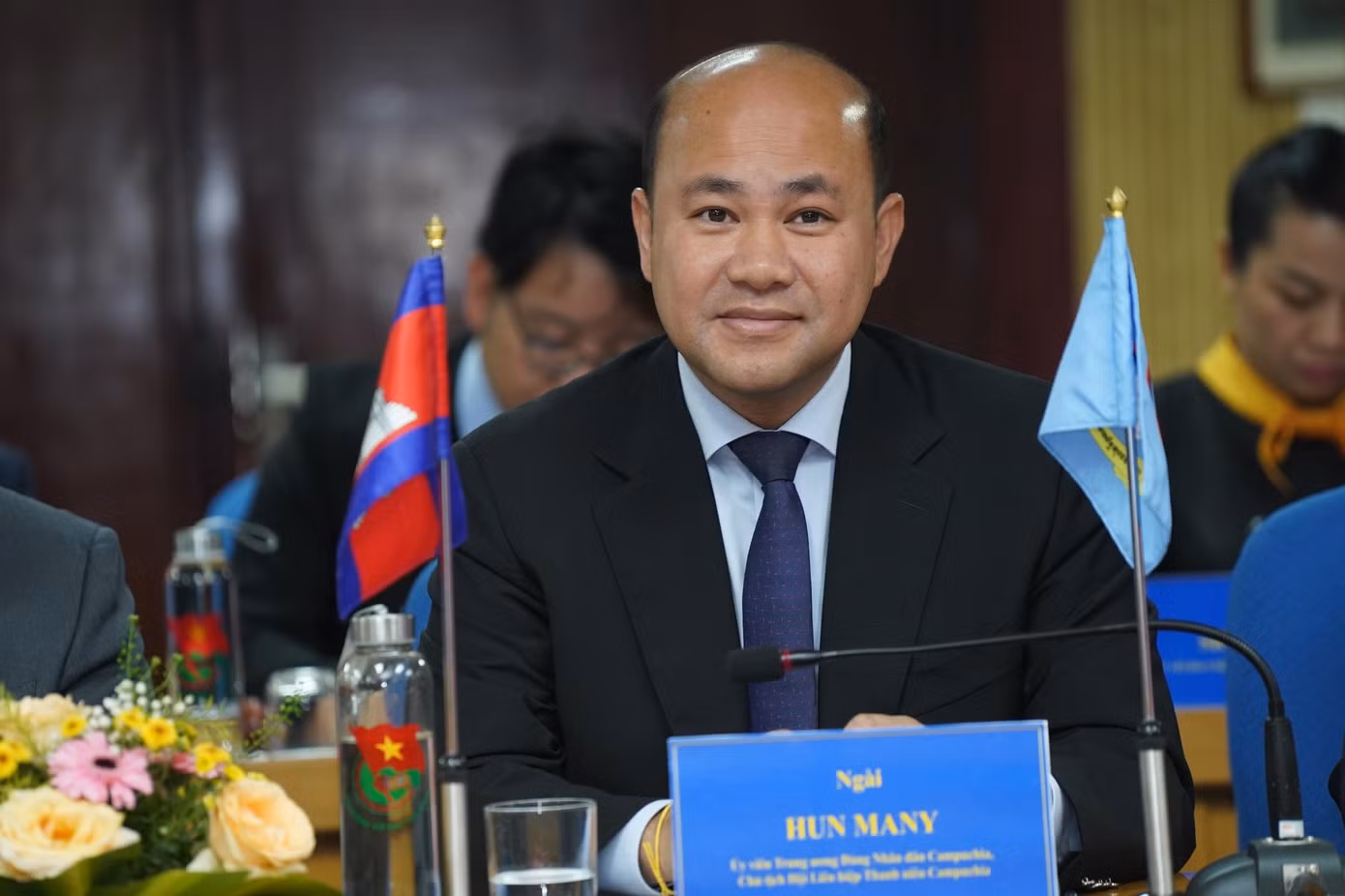 Anh Hun Many, Ủy viên T.Ư Đảng Nhân dân Campuchia, Chủ tịch Nhóm Nghị sĩ trẻ Campuchia, Chủ tịch Hội LHTN Campuchia Anh Hun Many, Ủy viên T.Ư Đảng Nhân dân Campuchia, Chủ tịch Nhóm Nghị sĩ trẻ Campuchia, Chủ tịch Hội LHTN Campuchia