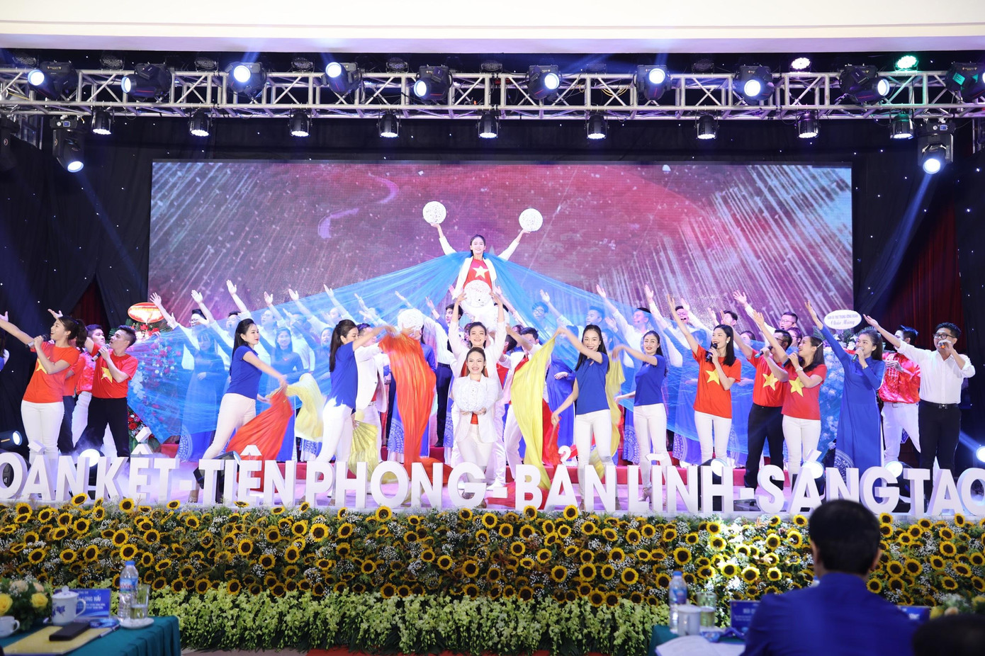 Các tiết mục văn nghệ tại chương trình. Ảnh: Như Ý Các tiết mục văn nghệ tại chương trình. Ảnh: Như Ý