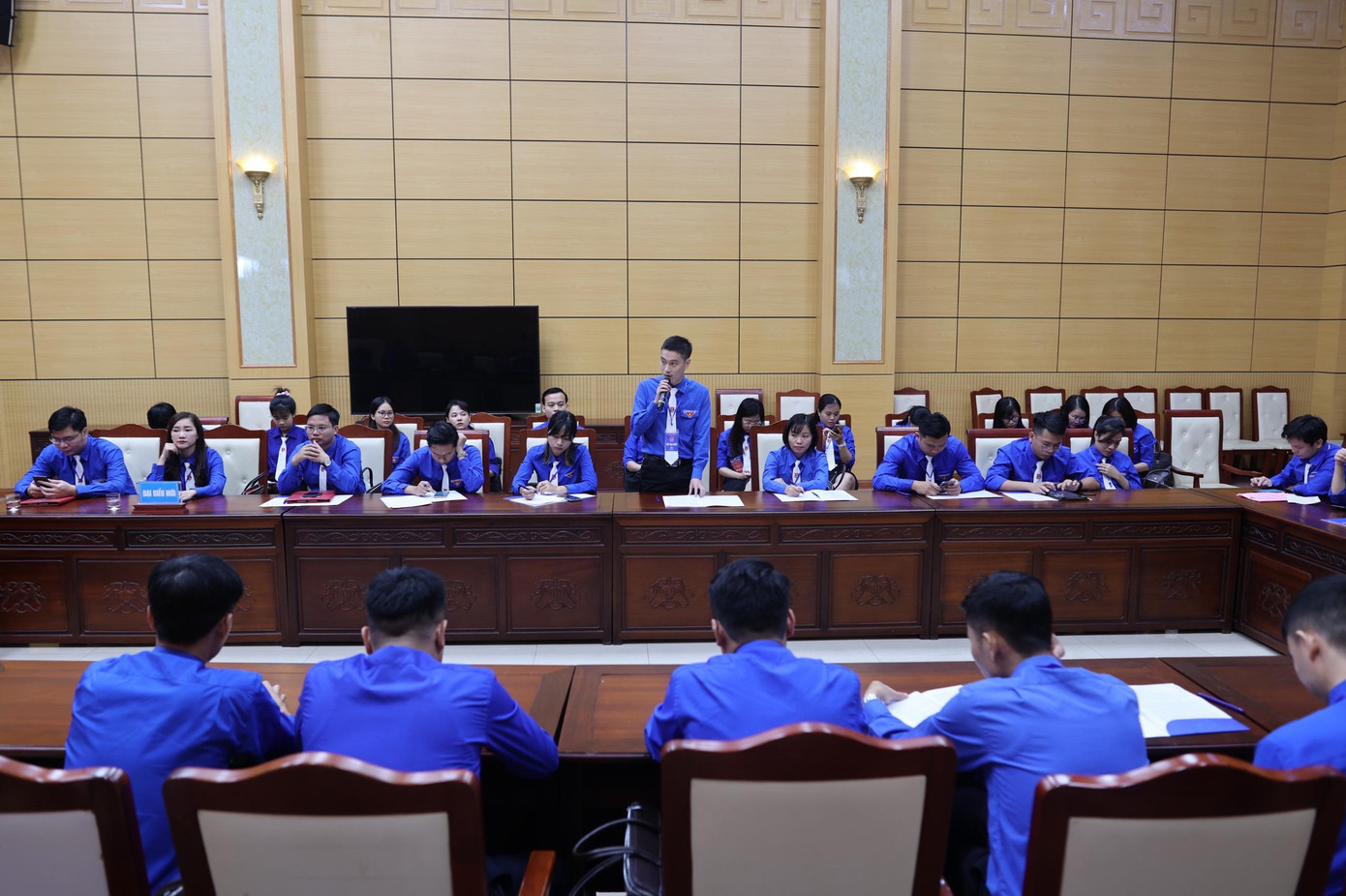 Các đại biểu trao đổi tại diễn đàn. Ảnh: Như Ý