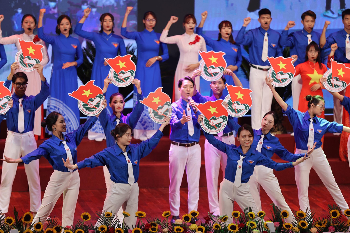 Các tiết mục văn nghệ đặc sắc tại phiên trọng thể. Ảnh: Như Ý