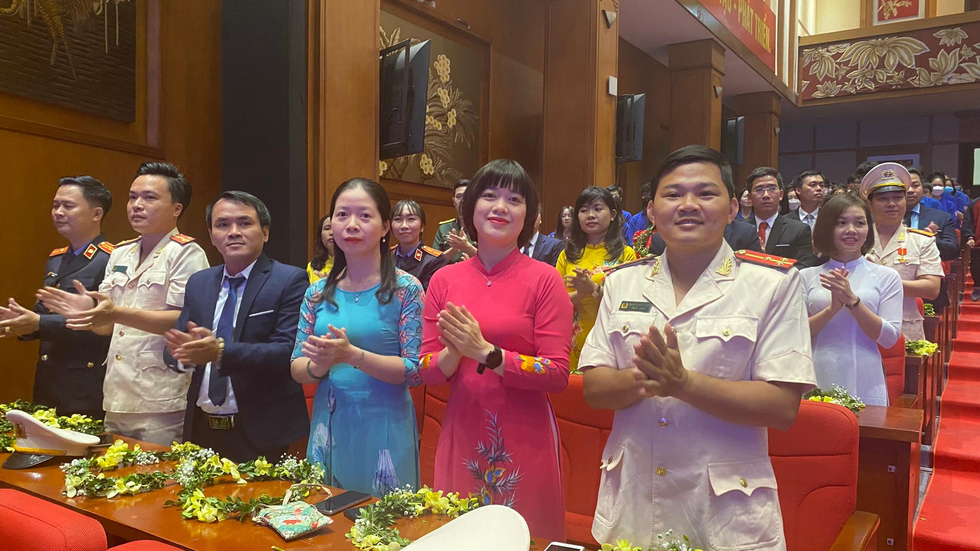 Các đại biểu "Cán bộ, công chức, viên chức trẻ giỏi” toàn quốc lần thứ IX - năm 2022 tại lễ tuyên dương (Ảnh: Bảo Anh) Các đại biểu "Cán bộ, công chức, viên chức trẻ giỏi” toàn quốc lần thứ IX - năm 2022 tại lễ tuyên dương (Ảnh: Bảo Anh)