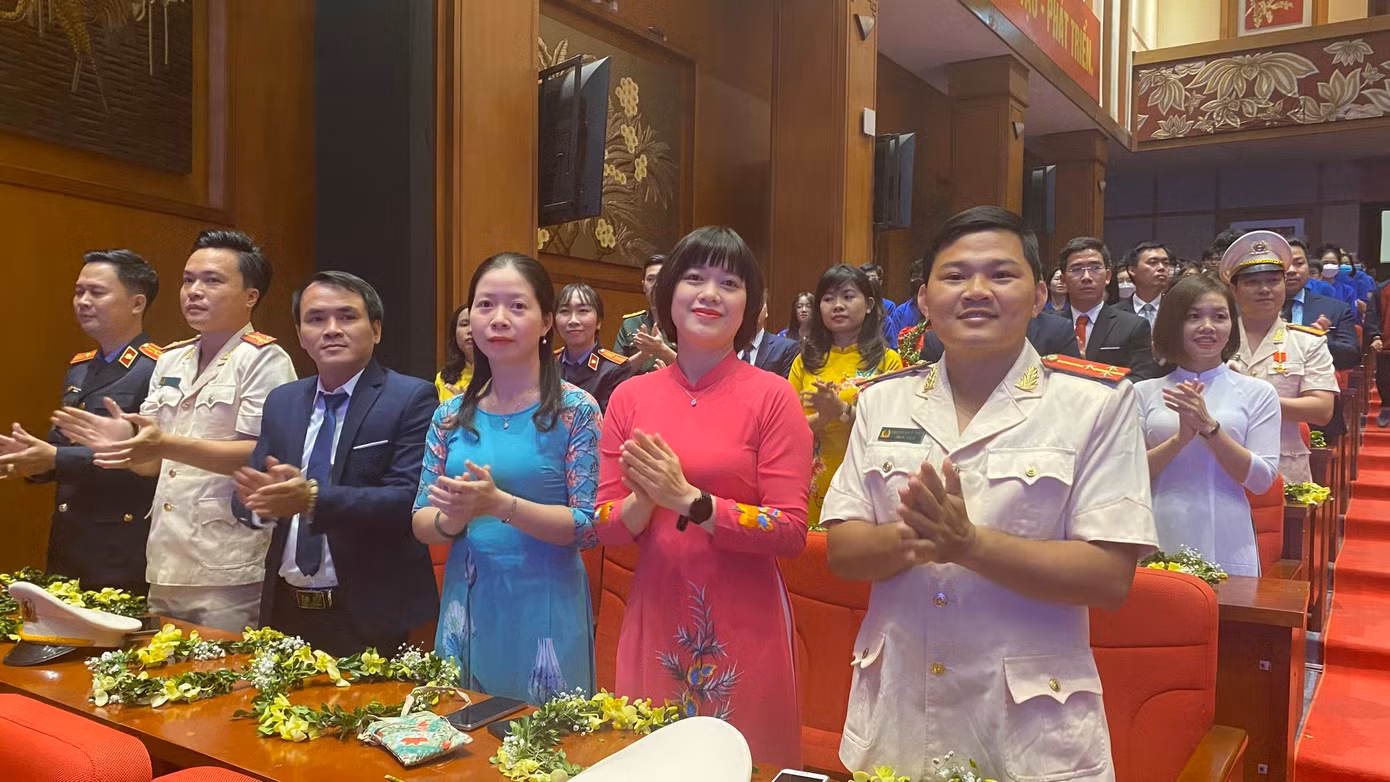 Các đại biểu "Cán bộ, công chức, viên chức trẻ giỏi” toàn quốc lần thứ IX - năm 2022 tại lễ tuyên dương (Ảnh: Bảo Anh)