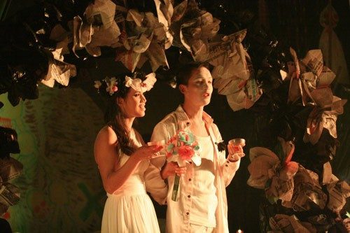  Cô dâu chú rễ “ma”