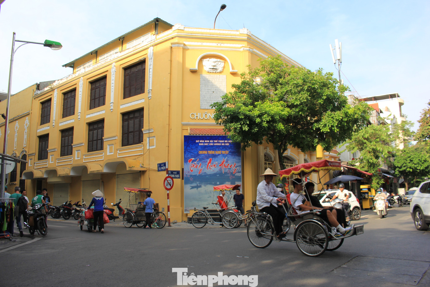 Sau đó vài tháng, cặp đôi tiếp tục trở lại Hà Nội vì cảm thấy còn rất nhiều địa điểm và trải nghiệm thú vị ở mảnh đất Thăng Long. Tuy nhiên đó chưa phải lần cuối Lawson đến Hà Nội…Bởi từ đầu năm 2024 đến nay, Lawson đã một mình trở lại Hà Nội 5 lần.