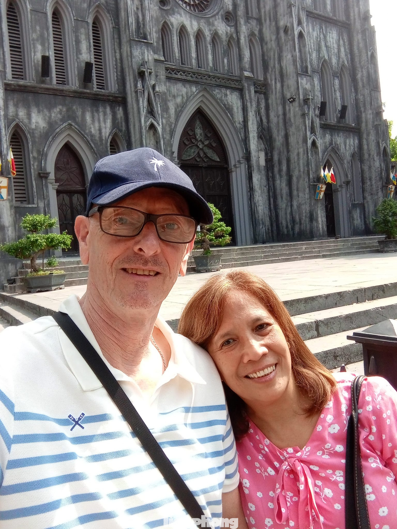 Tháng 11/2023, Lawson và bạn gái có chuyến du lịch đầu tiên đến Hà Nội. Tại Thủ đô của Việt Nam, Lawson bị thu hút bởi vẻ đẹp cổ kính của phố cổ, những món ăn có hương vị vô cùng hấp dẫn.