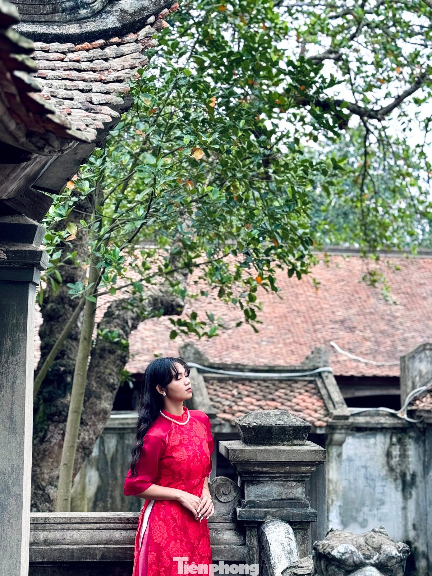 Nếu muốn đến các địa điểm du lịch ở ngoại thành mà gần Hà Nội, Lawson khuyên mọi người nên đến thăm quan Khu di tích Cổ Loa thuộc xã Cổ Loa, huyện Đông Anh cách Hà Nội 18km.