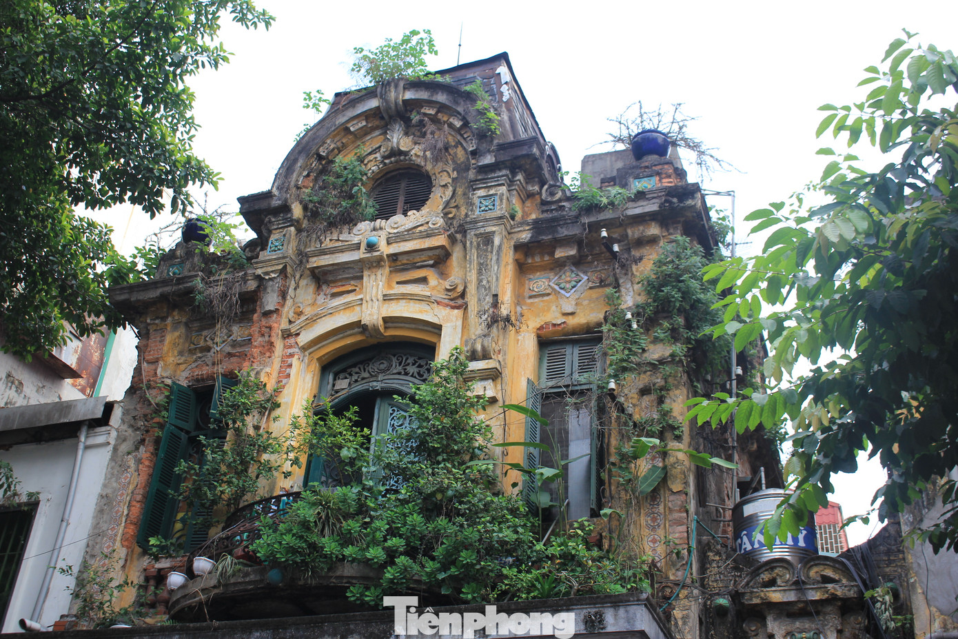 Buổi chiều, Lawson lựa chọn những điểm tham quan như Chùa Một Cột, Văn Miếu - Quốc Tử Giám, chiêm ngưỡng những công trình kiến trúc trên phố cổ…