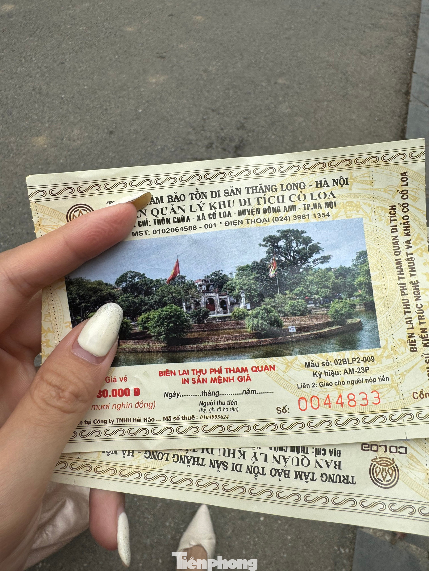 Nếu muốn đến các địa điểm du lịch ở ngoại thành mà gần Hà Nội, Lawson khuyên mọi người nên đến thăm quan Khu di tích Cổ Loa thuộc xã Cổ Loa, huyện Đông Anh cách Hà Nội 18km.