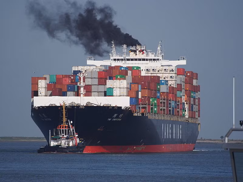 Tàu container chỉ chiếm một phần nhỏ trong đội tàu toàn cầu, nhưng chúng lại có tác động rất lớn đến khí hậu. Ảnh: Publiship.