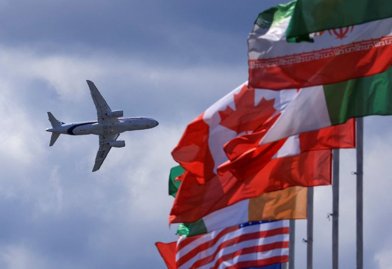 Do số lượng máy bay mới ngày càng sụt giảm trong khi nhu cầu du lịch gia tăng, Nga buộc phải nhờ các nước láng giềng giúp khai thác một số tuyến bay nội địa. Ảnh: Reuters.