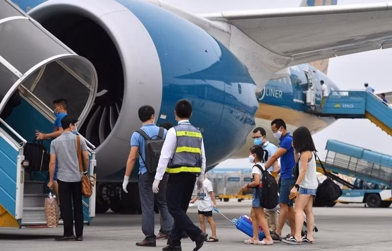 Giá vé các chặng bay từ TP HCM đi các địa phương dịp Tết này đang cao gấp 2 - 3 lần so với ngày thường. Ảnh: VNA. Giá vé các chặng bay từ TP HCM đi các địa phương dịp Tết này đang cao gấp 2 - 3 lần so với ngày thường. Ảnh: VNA.