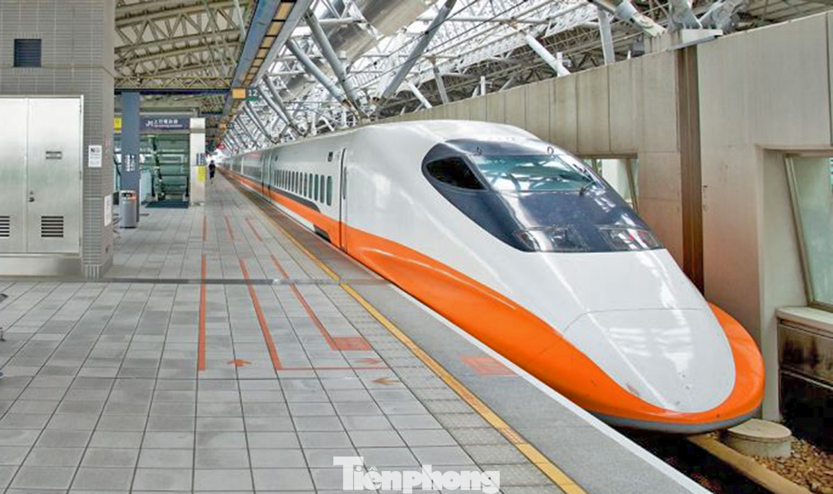 Tàu tốc độ cao tại Đài Loan (Trung Quốc) tuyến Nam Cảng đến Tả Doanh. Ảnh: Lộc Liên. Tàu tốc độ cao tại Đài Loan (Trung Quốc) tuyến Nam Cảng đến Tả Doanh. Ảnh: Lộc Liên.