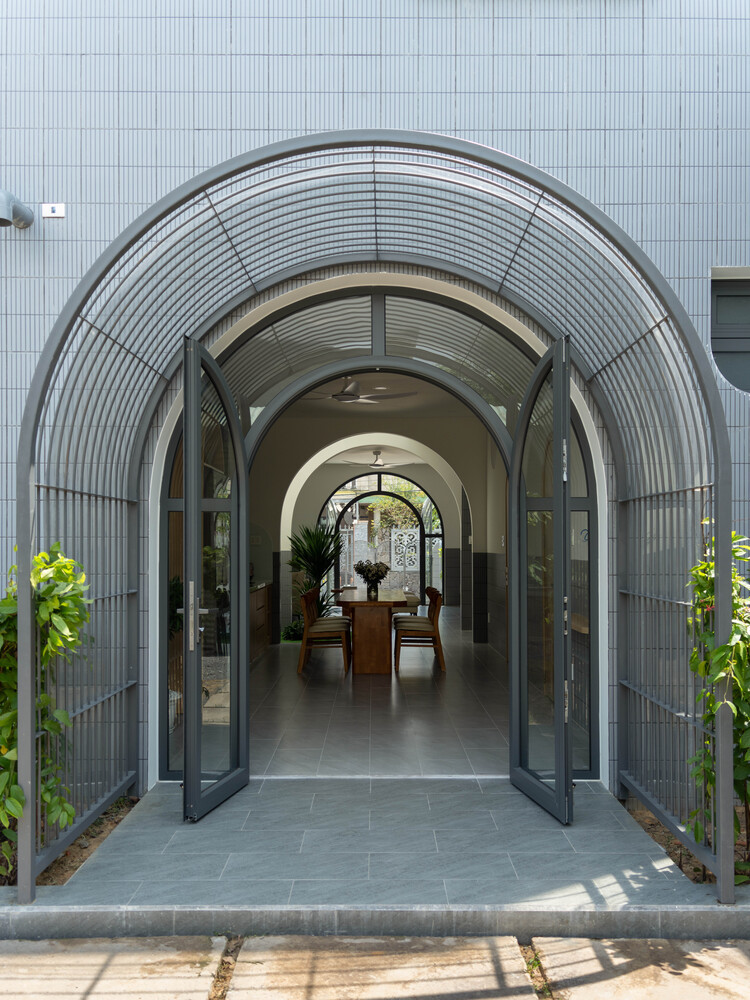 Dựa trên mong muốn của gia chủ, nhóm thiết kế hướng đến mục tiêu tạo ra một không gian sống nhỏ gọn, nhưng tiện dụng và thoải mái.