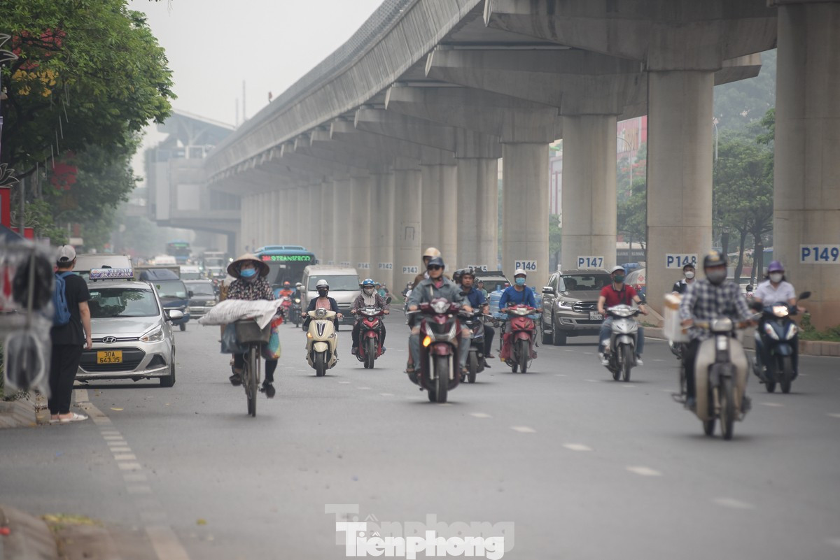 Rào cản lớn nhất hiện nay của Hà Nội là chưa xây dựng được mạng lưới trạm sạc công cộng phục vụ người dân sử dụng xe điện. Rào cản lớn nhất hiện nay của Hà Nội là chưa xây dựng được mạng lưới trạm sạc công cộng phục vụ người dân sử dụng xe điện.