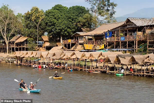 Thị trấn Vang Vieng là điểm dừng chân lý tưởng cho du khách giữa thủ đô Viêng Chăn và thành phố Luang Prabang được UNESCO công nhận là di sản thế giới . Ảnh: Alamy Stock Thị trấn Vang Vieng là điểm dừng chân lý tưởng cho du khách giữa thủ đô Viêng Chăn và thành phố Luang Prabang được UNESCO công nhận là di sản thế giới . Ảnh: Alamy Stock