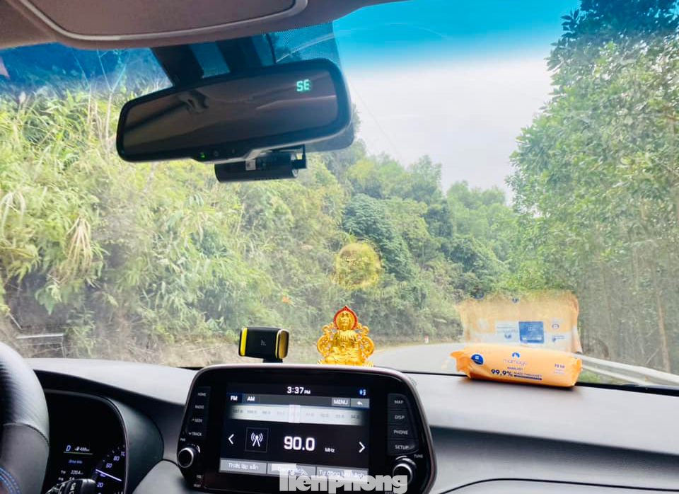 Giá cho thuê xe tự lái dịp Tết năm nay tăng 30-50% so với ngày thường, thậm chí có thể gấp đôi hay gấp ba tùy thuộc vào loại xe, thời điểm và thời hạn thuê. Ảnh: Lộc Liên. Giá cho thuê xe tự lái dịp Tết năm nay tăng 30-50% so với ngày thường, thậm chí có thể gấp đôi hay gấp ba tùy thuộc vào loại xe, thời điểm và thời hạn thuê. Ảnh: Lộc Liên.