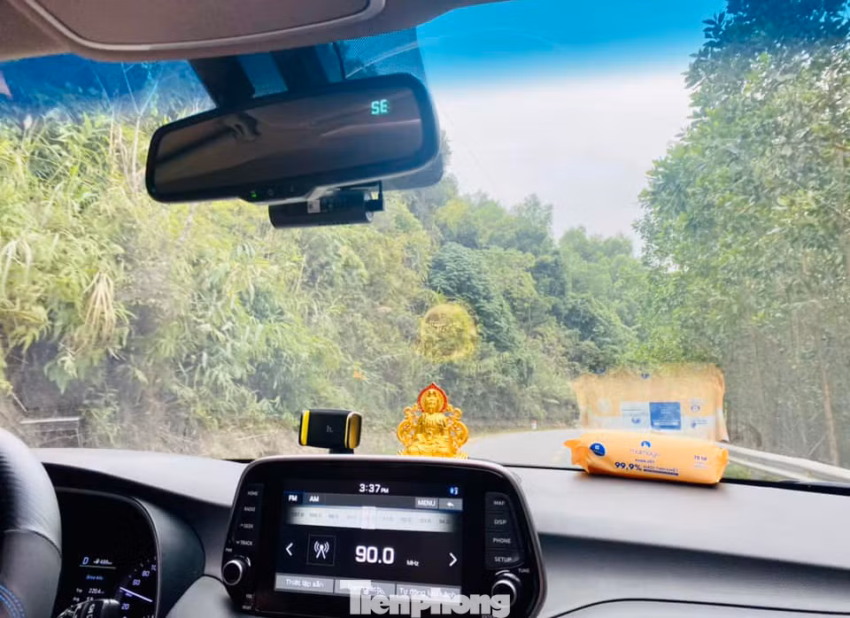 Giá cho thuê xe tự lái dịp Tết năm nay tăng 30-50% so với ngày thường, thậm chí có thể gấp đôi hay gấp ba tùy thuộc vào loại xe, thời điểm và thời hạn thuê. Ảnh: Lộc Liên. Giá cho thuê xe tự lái dịp Tết năm nay tăng 30-50% so với ngày thường, thậm chí có thể gấp đôi hay gấp ba tùy thuộc vào loại xe, thời điểm và thời hạn thuê. Ảnh: Lộc Liên.