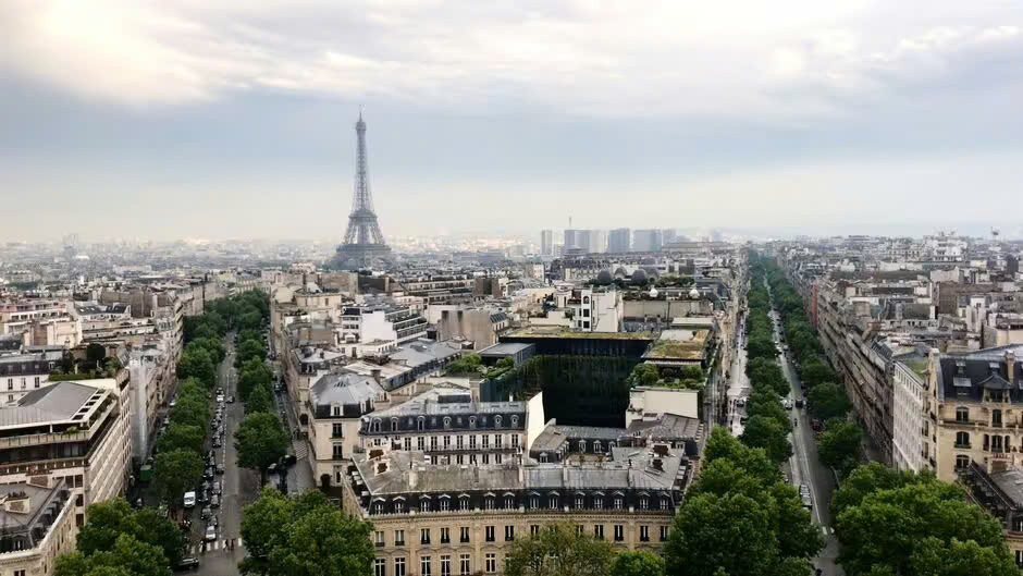 Paris được đánh giá là địa điểm du lịch có chất lượng không khí tồi tệ. Ảnh: Getty.