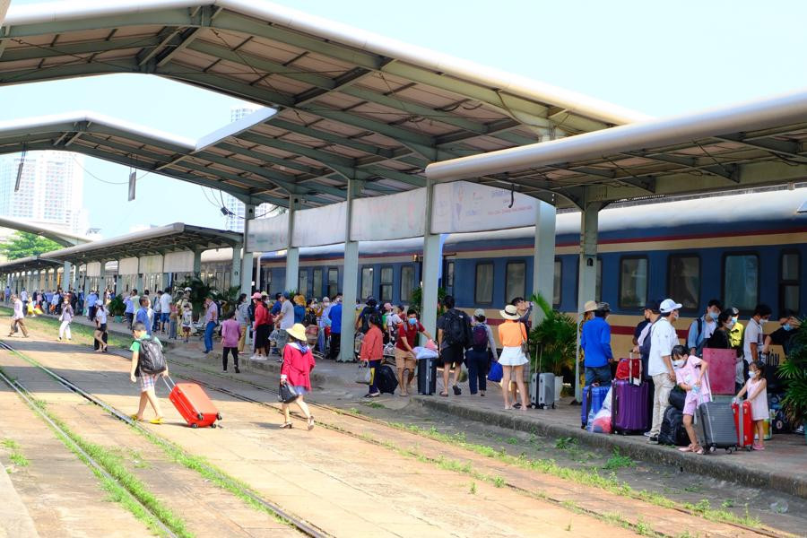 Lợi nhuận sau thuế 2 tháng cuối năm ngoái của CTCP Vận tải đường sắt đạt 1,369 tỷ đồng, sản lượng hành khách lên tàu đạt 817.477 lượt. Ảnh: Saigonrailways. Lợi nhuận sau thuế 2 tháng cuối năm ngoái của CTCP Vận tải đường sắt đạt 1,369 tỷ đồng, sản lượng hành khách lên tàu đạt 817.477 lượt. Ảnh: Saigonrailways.