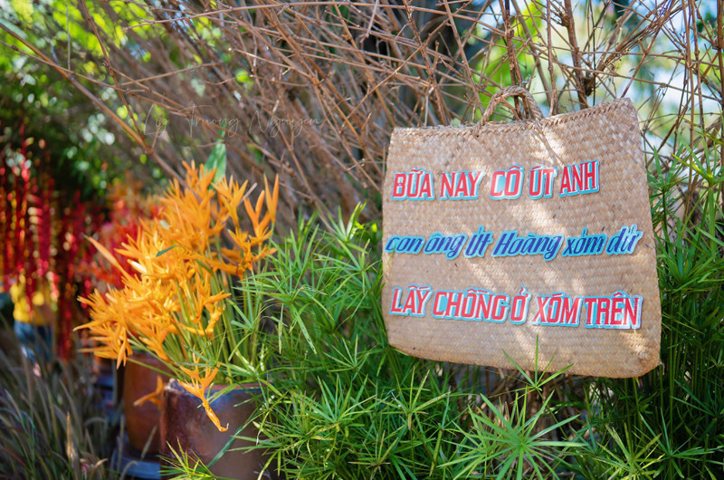 Khách khứa thích thú ngắm nghía không gian cưới độc đáo Khách khứa thích thú ngắm nghía không gian cưới độc đáo