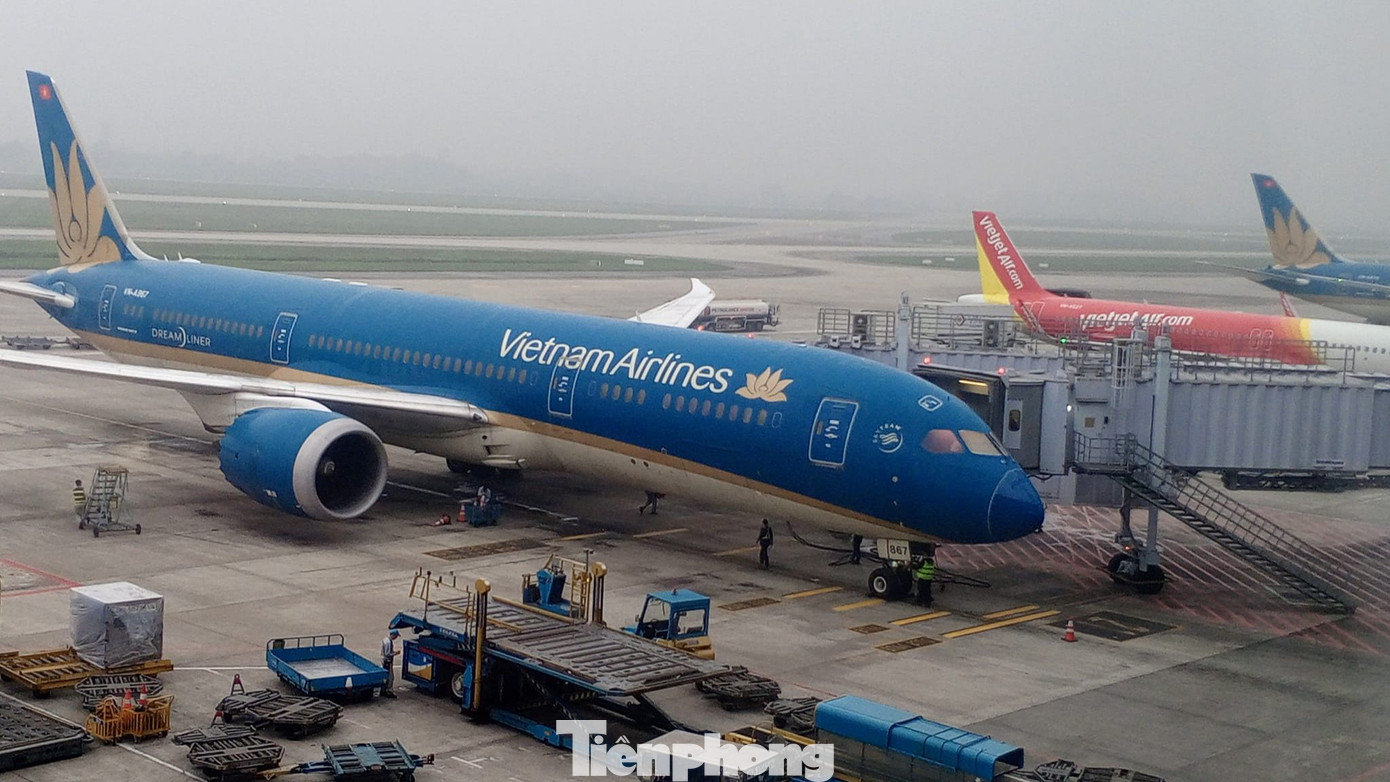 Ngành hàng không Việt Nam có thể tăng trưởng đột phá về mọi mặt khi đẩy mạnh đầu tư mảng dân dụng. Ngành hàng không Việt Nam có thể tăng trưởng đột phá về mọi mặt khi đẩy mạnh đầu tư mảng dân dụng.