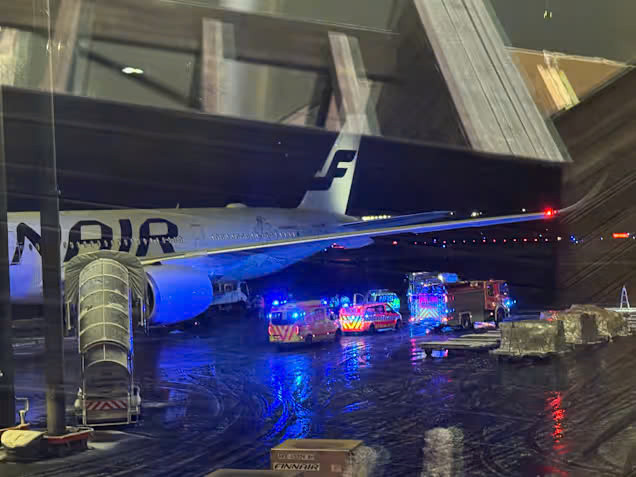 Các dịch vụ khẩn cấp đã được gọi đến sân bay Helsinki ngay sau vụ tai nạn. Ảnh: Jessikka Aro.