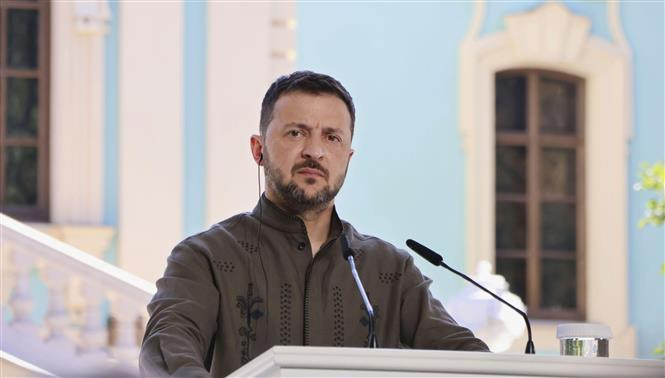 Tổng thống Ukraine Volodymyr Zelensky phát biểu trong cuộc họp báo ở Kiev. Ảnh: Kyodo/TTXVN