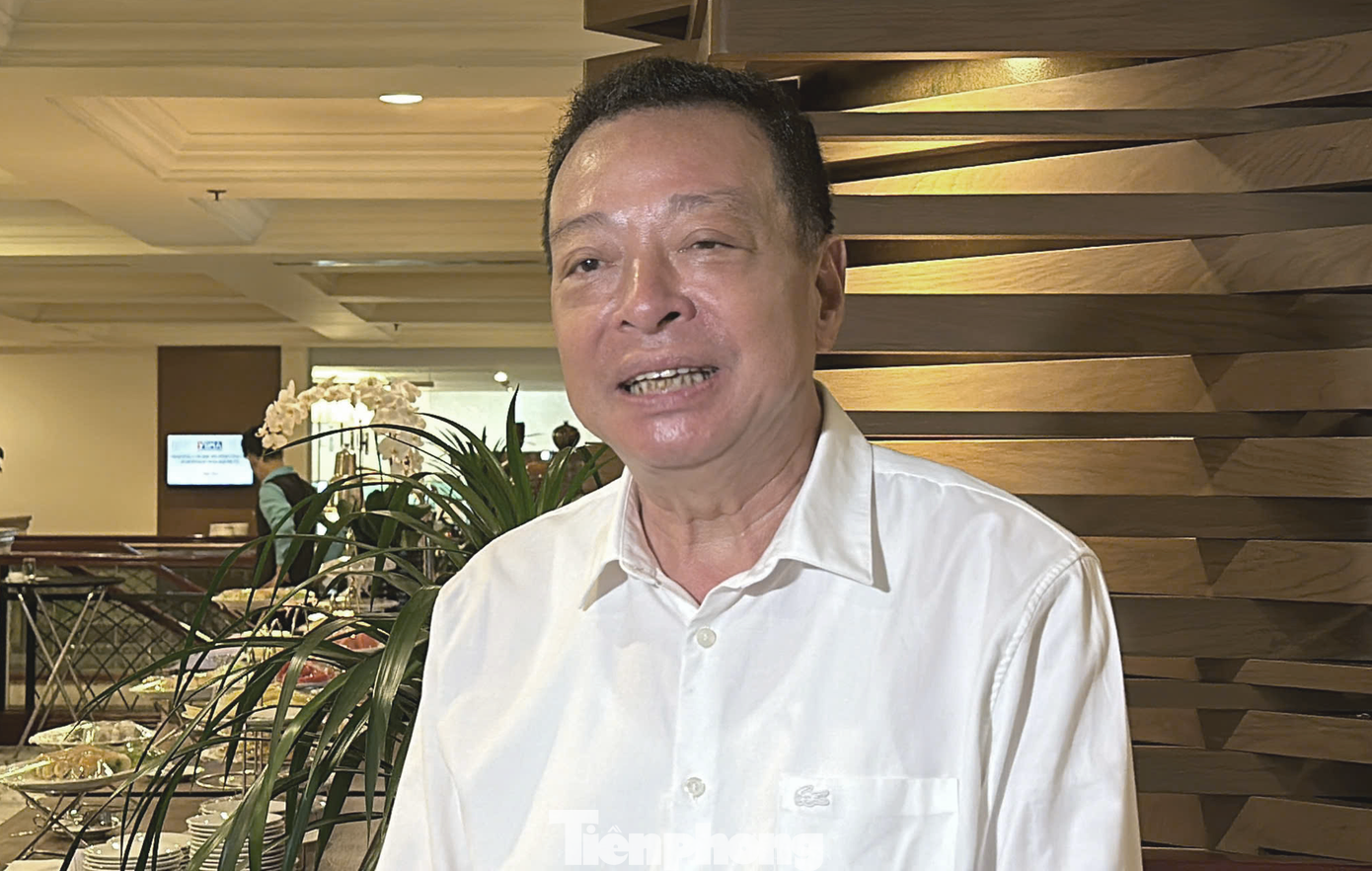 Ông Vũ Hồng Trường - Tổng Giám đốc Công ty TNHH MTV Đường sắt Hà Nội. Ông Vũ Hồng Trường - Tổng Giám đốc Công ty TNHH MTV Đường sắt Hà Nội.