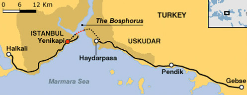 Vị trí tuyến đường sắt Marmaray, trong đó đường đứt đoạn màu đen là phần đi ngầm dưới đất, đường đứt đoạn màu đỏ là phần đi ngầm dưới đáy biển. Đồ họa: BBC