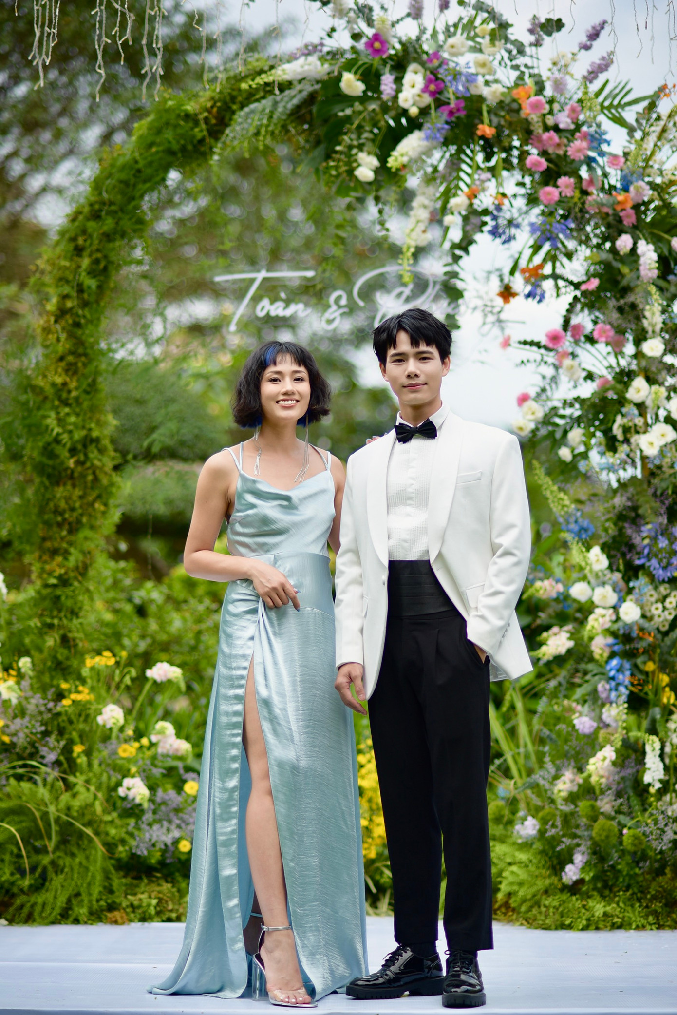 Diễn viên Hiền Lê trong lễ cưới của bạn diễn và em gái.