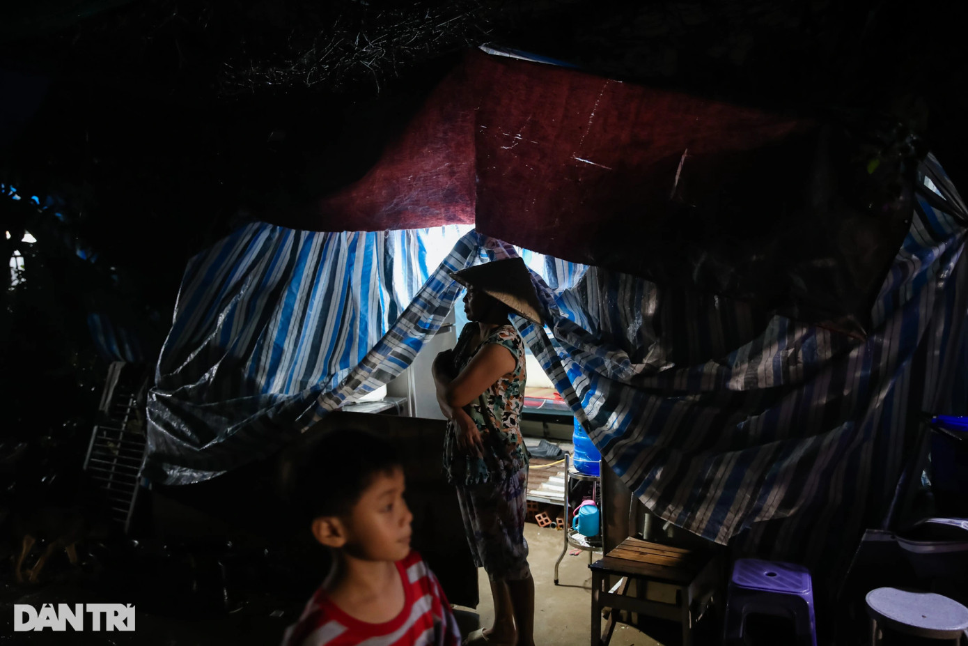 Những hộ dân ở đây đa số là công nhân từ quê lên thành phố làm ăn, với ước mơ được an cư lập nghiệp, nào ngờ nay rơi vào cảnh tài sản mất trắng, cuộc sống "màn trời, chiếu đất".