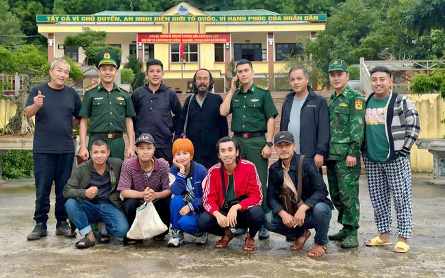 Việt Bắc hoàn thành cảnh quay cuối cùng trong phim Cuộc chiến không giới tuyến. Việt Bắc hoàn thành cảnh quay cuối cùng trong phim Cuộc chiến không giới tuyến.