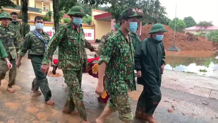 Tìm thấy nhiều thi thể vụ sạt lở ở Đoàn 337, tính phương án dùng trực thăng cứu nạn ảnh 7