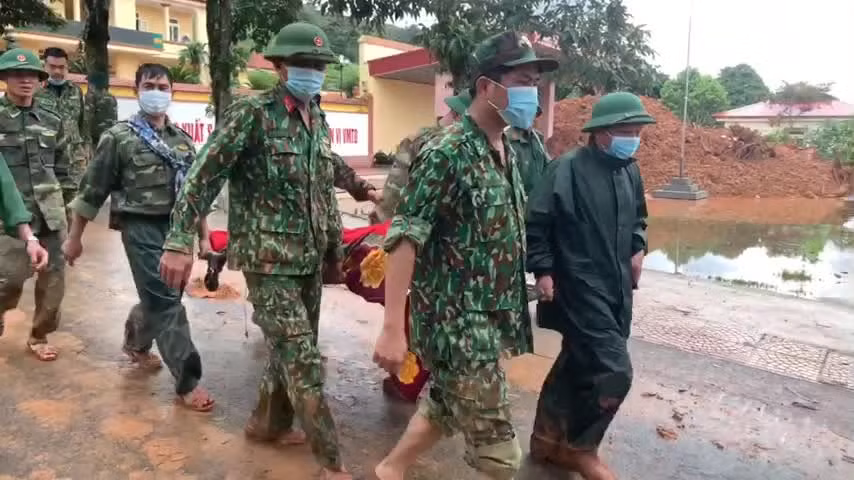 Tìm thấy 22 thi thể cán bộ chiến sĩ bị vùi lấp ở Quảng Trị ảnh 10