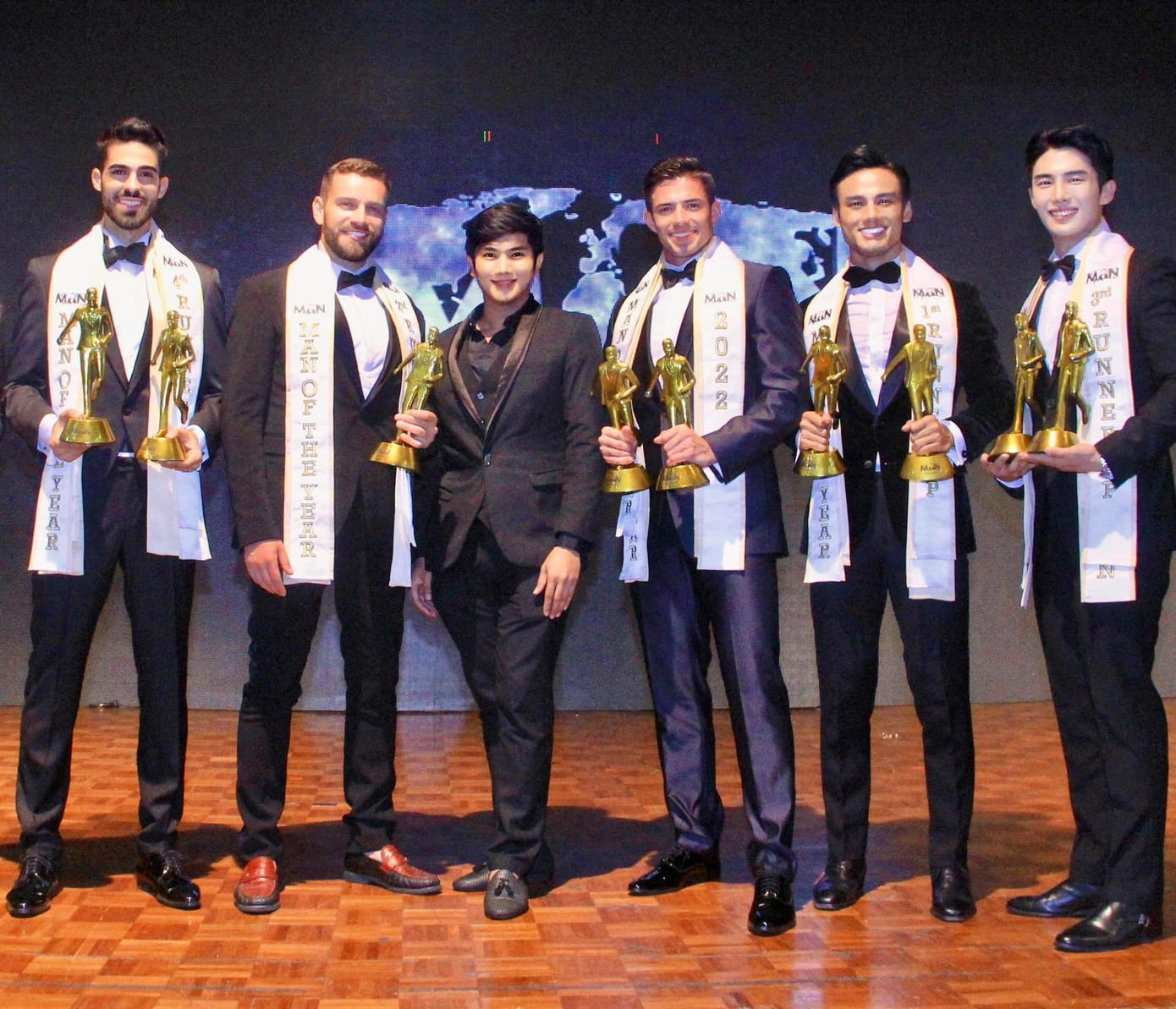 CEO Pawee Ventura lưu lại khoảnh khắc cùng các thí sinh chiến thắng tại cuộc thi CEO Pawee Ventura lưu lại khoảnh khắc cùng các thí sinh chiến thắng tại cuộc thi